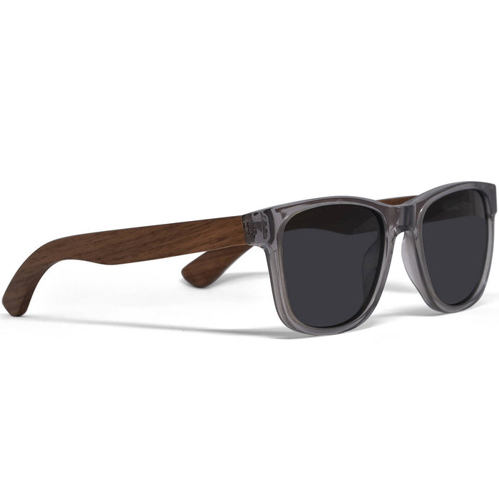 Lunettes de soleil en bois de noyer de style classique avec monture grise semi-transparente et verres noirs polarisés