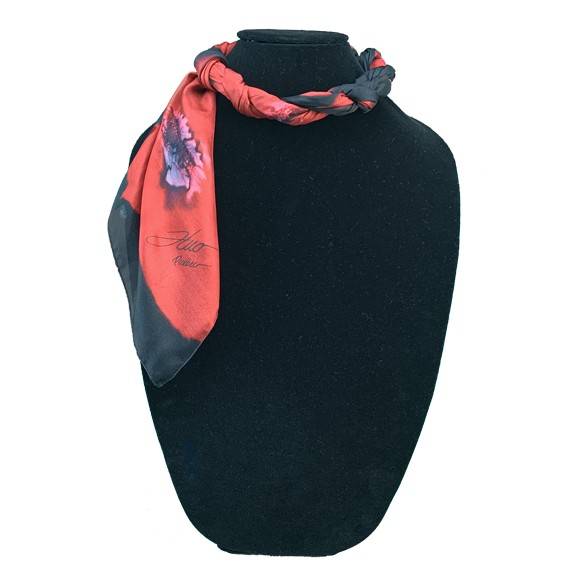 Foulard carré de soie noir fleurs rouges