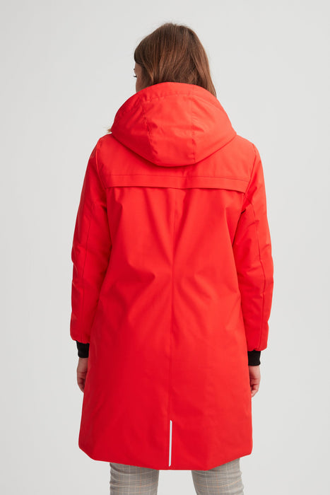Manteau rouge feu pour femme. Bande réfléchissante au dos. Chaud et confortable pour les hivers québécois.