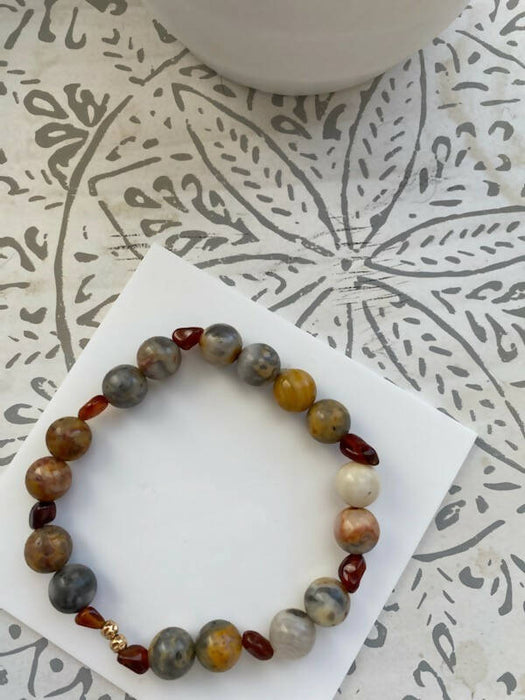Bracelet d'agate mexicaine avec perles embossées en or