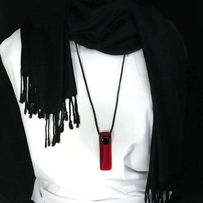 Gros pendentif rouge clair/ long contemporain/ pendentif contemporain rouge et noir par mila