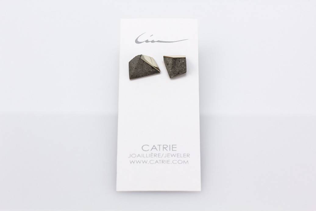 Boucles d’oreilles asymétriques