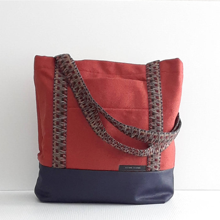Sac fourre-tout urbain de couleur automnale.