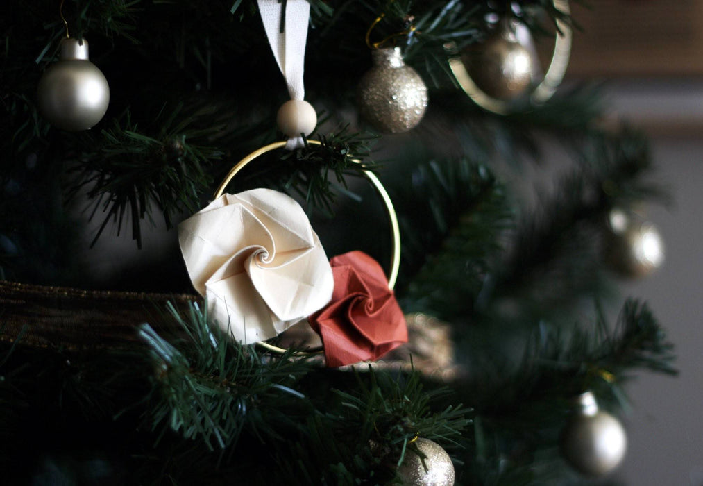 Bijou de sapin - l'anneau roses
