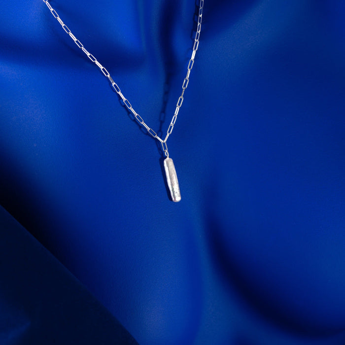 Collier numéro deux keshis allongée