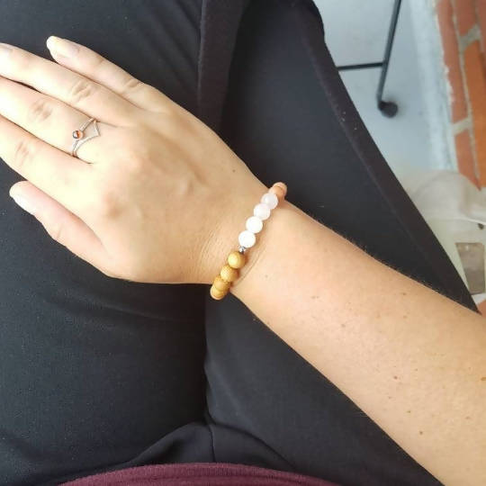 Bracelet diffuse en pierres semi-précieuses, aventurine rose, quartz blanc et bois de cèdre, billes en acier inoxydable