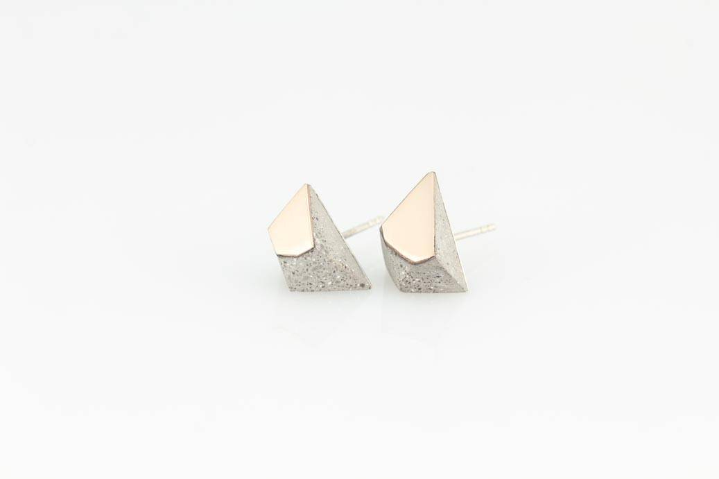 Boucles d'oreilles pyramides bronze