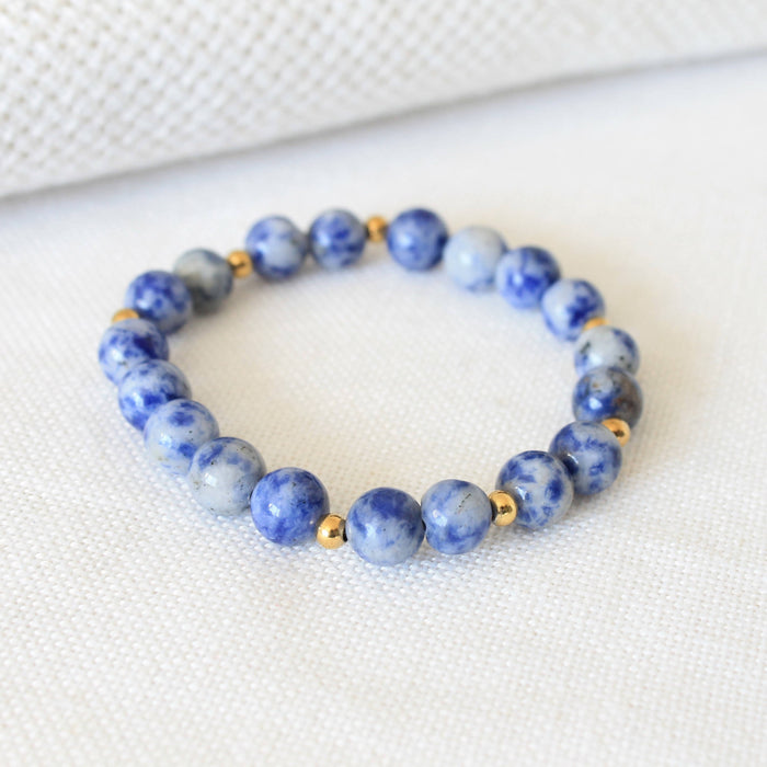 Bracelet élastique sagesse en pierres semi-précieuses : lapis lazuli denim et acier inoxydable doré