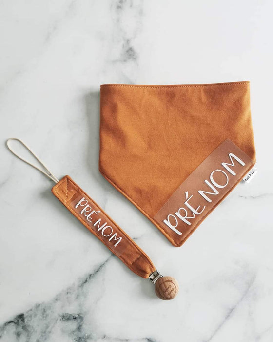 Bavoir et attache suce tissus avec prénom