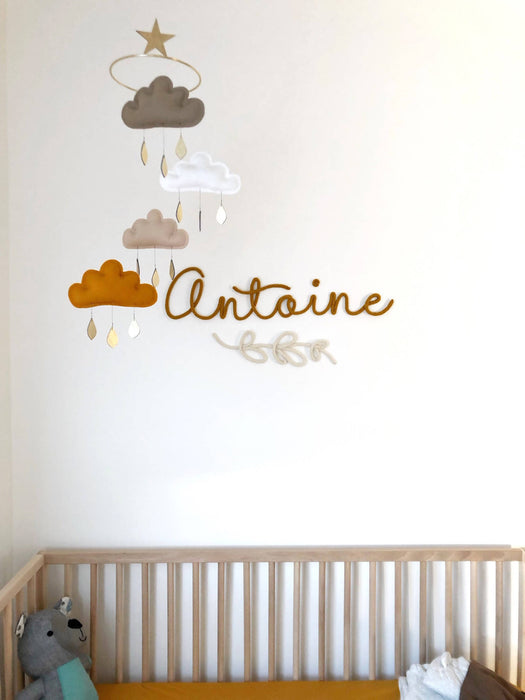 Mobile bébé ocre. mobile nuage taupe café, blanc,beige, ocre. the butter flying-chambre bébé neutre -naissance- cadeau bébé neutre.