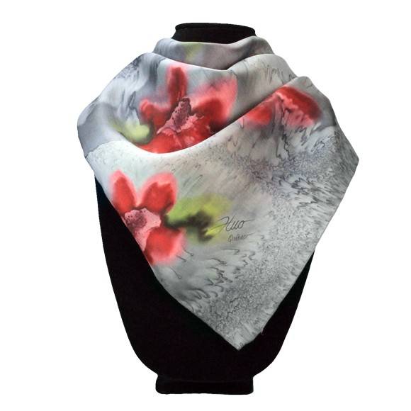 Foulard carré de soie gris fleurs rouges