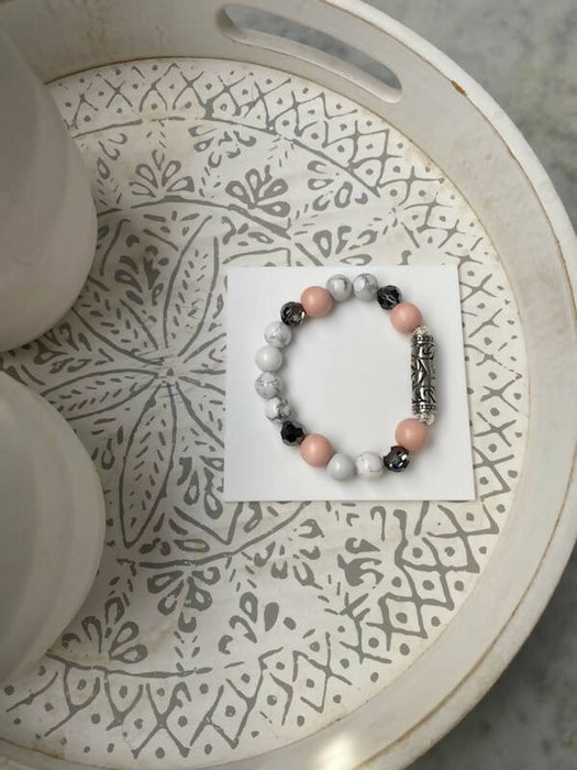 Bracelet d'howlite et de perles en bois rose