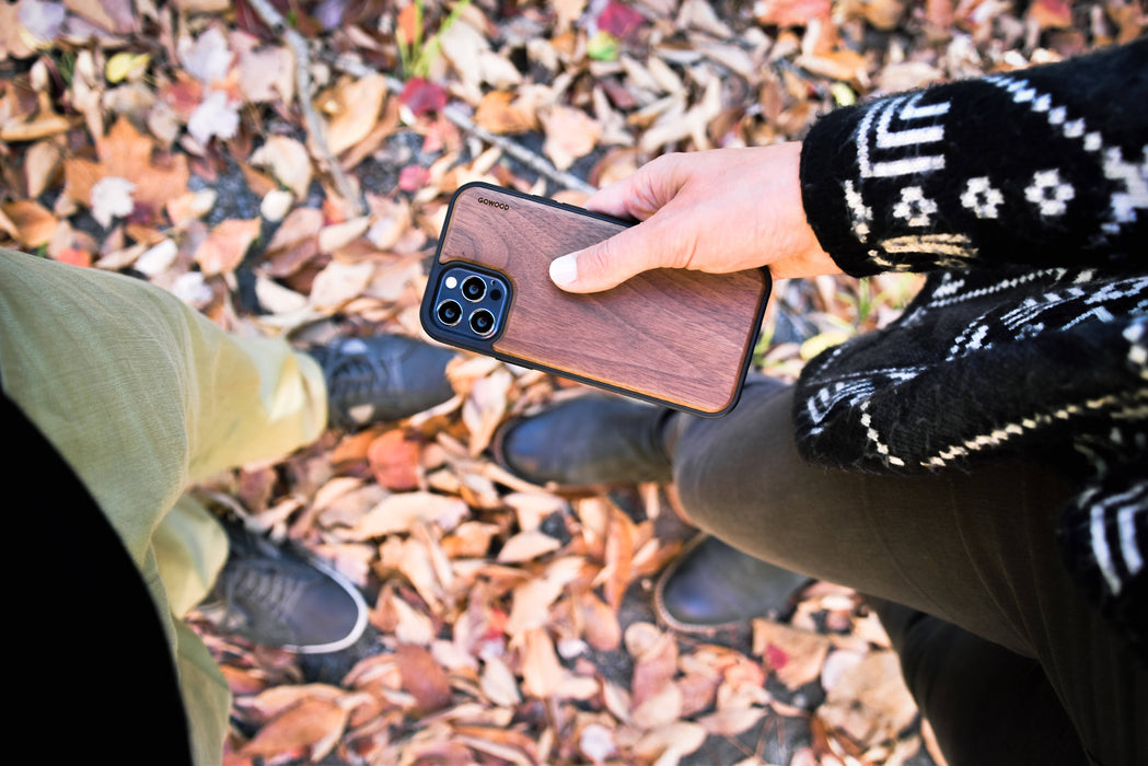 Étui iphone 12 mini en bois de noyer et côtés en tpu