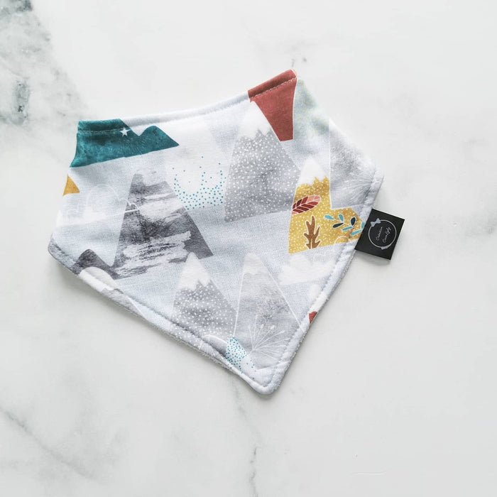 Bavoir à motits montagnes