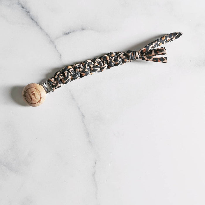 Attache suce tressé léopard
