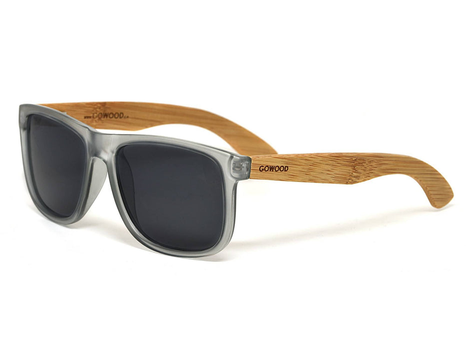Lunettes de soleil carrées en bois de bambou avec monture givrée grise et verres noir polarisés
