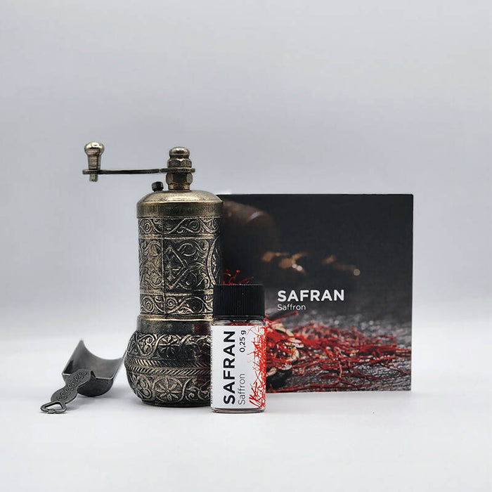 Ensemble de safran et petit moulin à épices en laiton