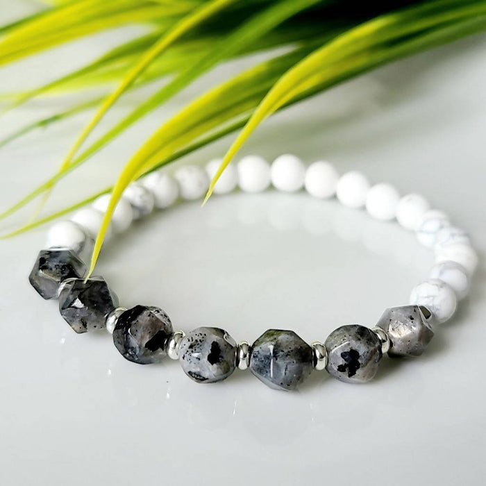 Bracelet en labradorite et howlite