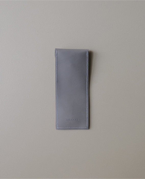 Étui à crayons en cuir taupe