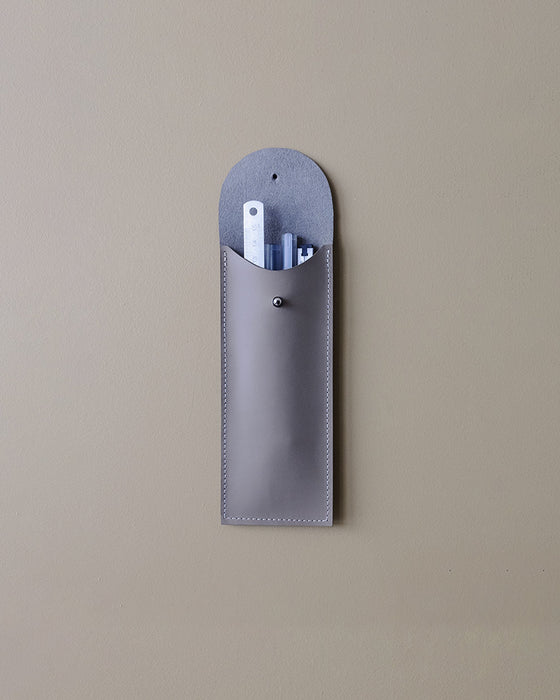 Étui à crayons en cuir taupe