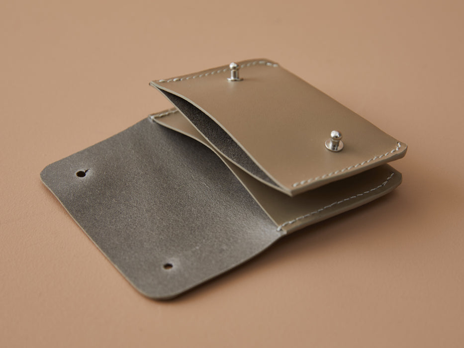 Porte-cartes en cuir taupe