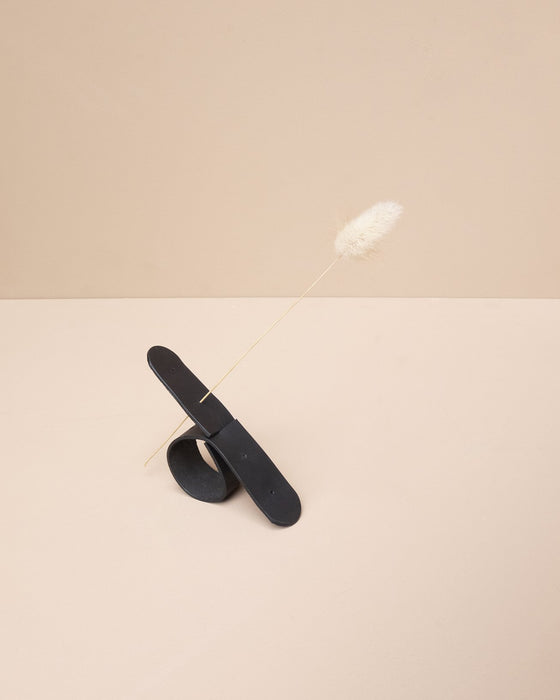 Soliflore en cuir noir