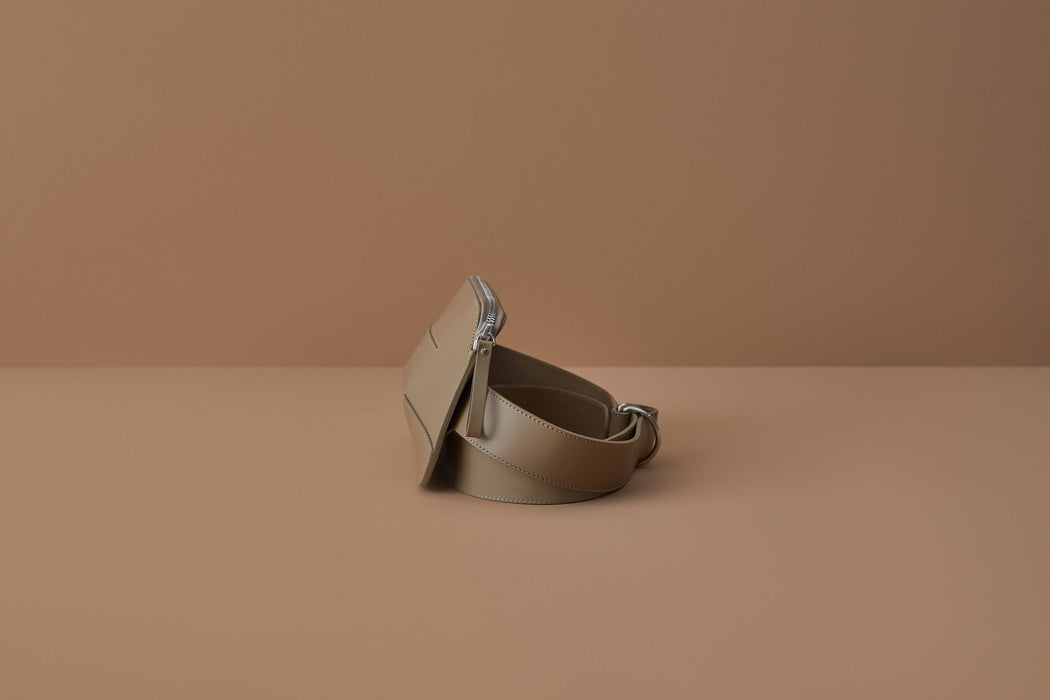 Sac banane en cuir taupe