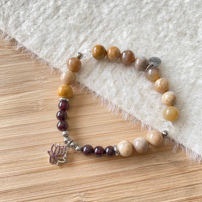 Bracelet sous-bois (pierres semi-précieuses jaspe chrysanthème et grenat, cristal stellaris, acier inoxydable avec breloque fleur de lotus)