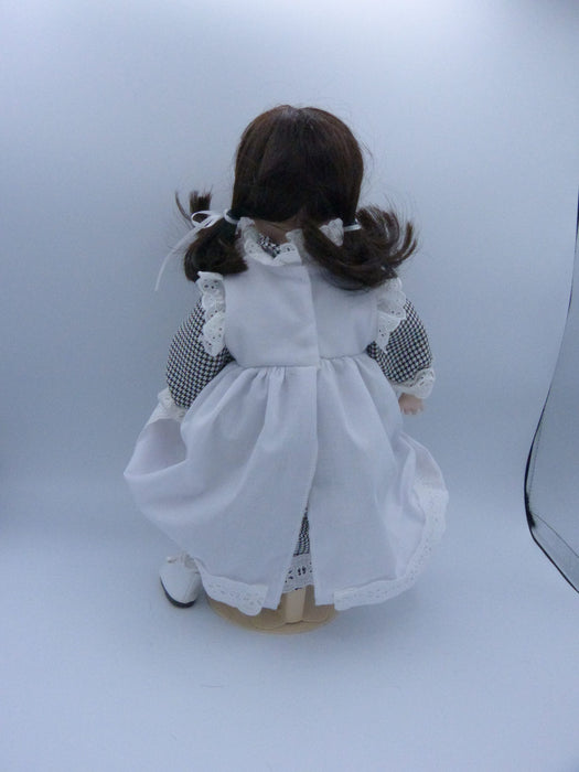 Poupée de porcelaine nathalie