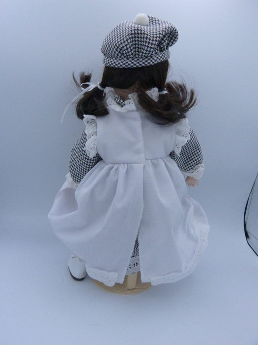 Poupée de porcelaine nathalie