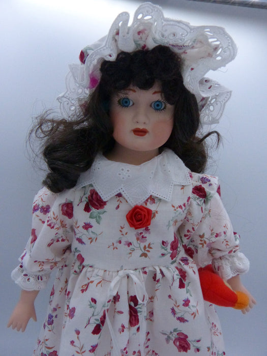 Poupée de porcelaine marie-lise