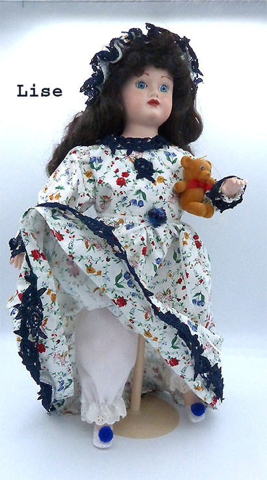 Poupée de porcelaine lise