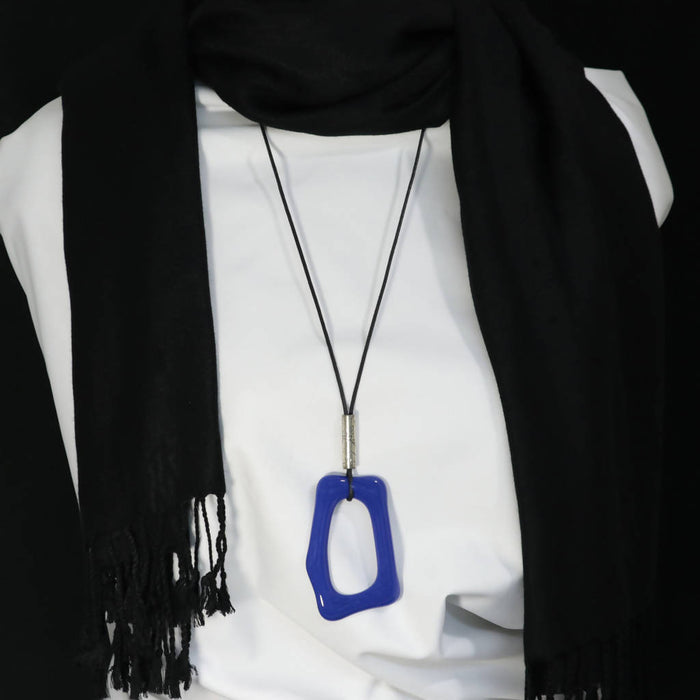 Collier/pendentif long bleu royal ou rouge/ pendentif imposant sur cordon noir/longueur ajustable