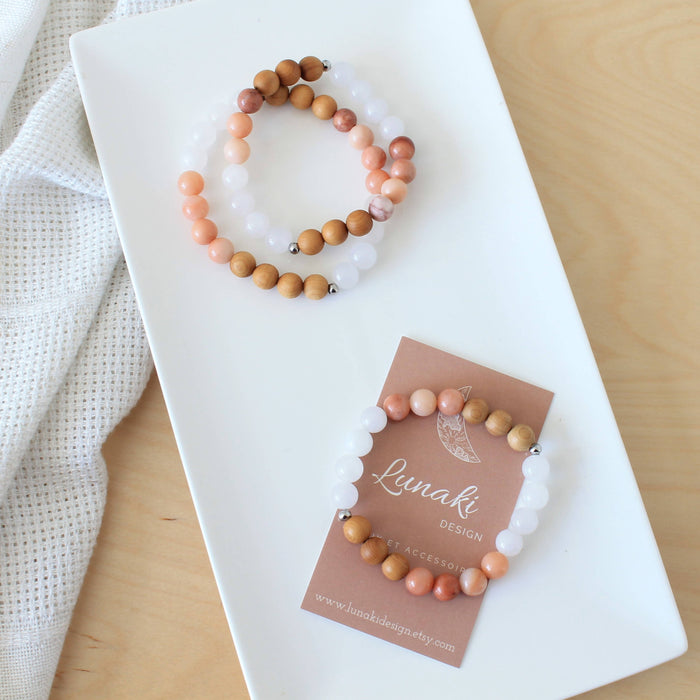 Bracelet diffuse en pierres semi-précieuses, aventurine rose, quartz blanc et bois de cèdre, billes en acier inoxydable