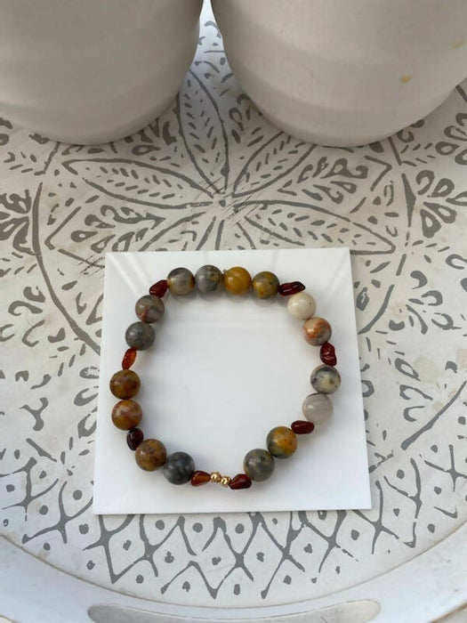 Bracelet d'agate mexicaine avec perles embossées en or