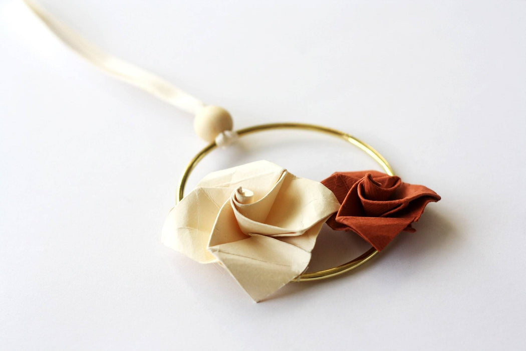 Bijou de sapin - l'anneau roses