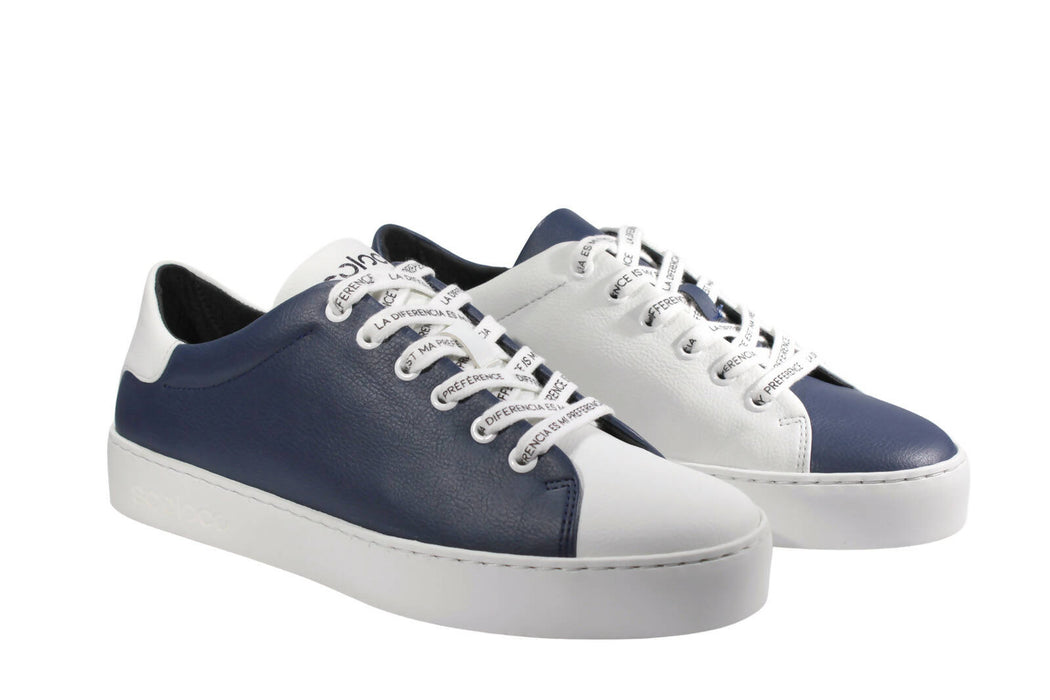 Sneakers dépareillés, véganes en "cuir" de pomme - modèle animlogo, blanc et marine, pour femmes