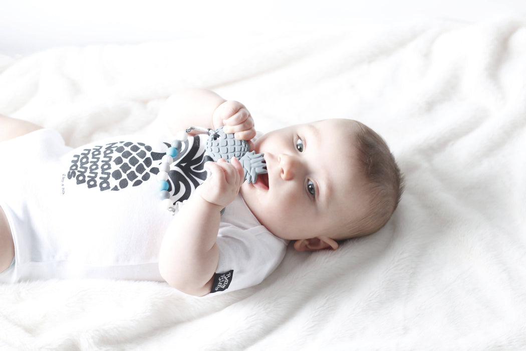 Jouet de dentition - ananas: gris *livraison gratuite*