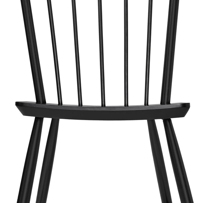Chaise noire en bois fait au Québec