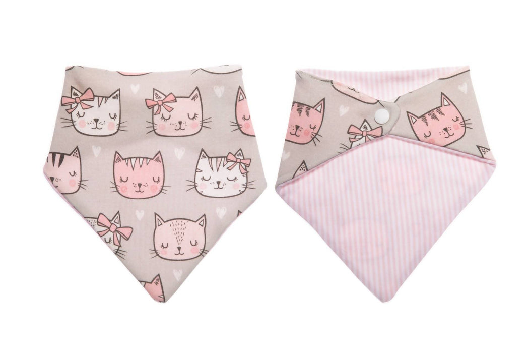 Ensemble chandail, pantalons à rayures roses, chapeau et bandana à motif de chats dormeurs