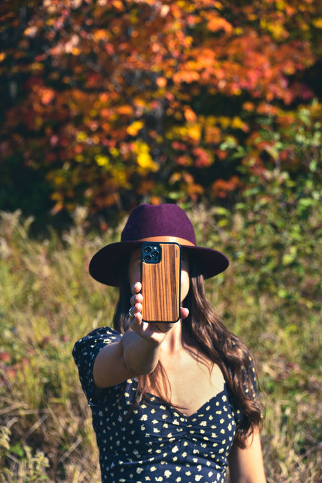 Étui iphone 12 mini en bois de zèbre et côtés en tpu