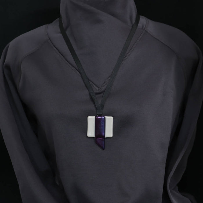 Pendentif rectangulaire gris pâle et violet /fushia irridescent/ensemble contemporain collier géométrique long par mila