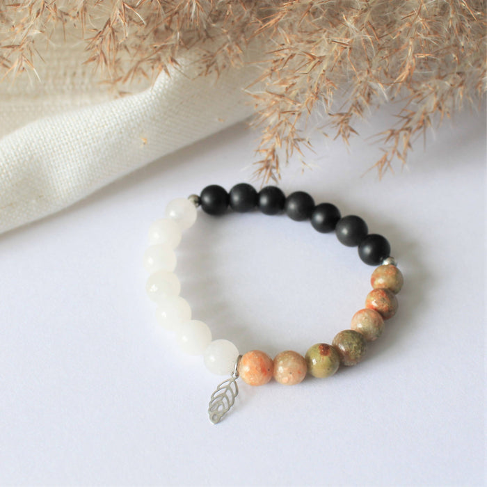 Bracelet élastique équilibre en pierres semi précieuses pour femmes : quartz blanc, onyx mat et unakite et acier inoxydable