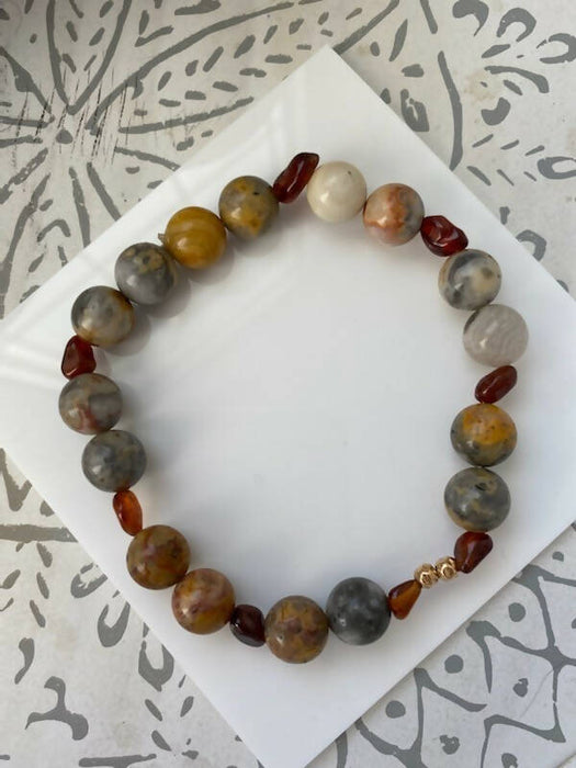 Bracelet d'agate mexicaine avec perles embossées en or