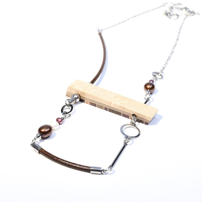 Collier balançoire perles et bois