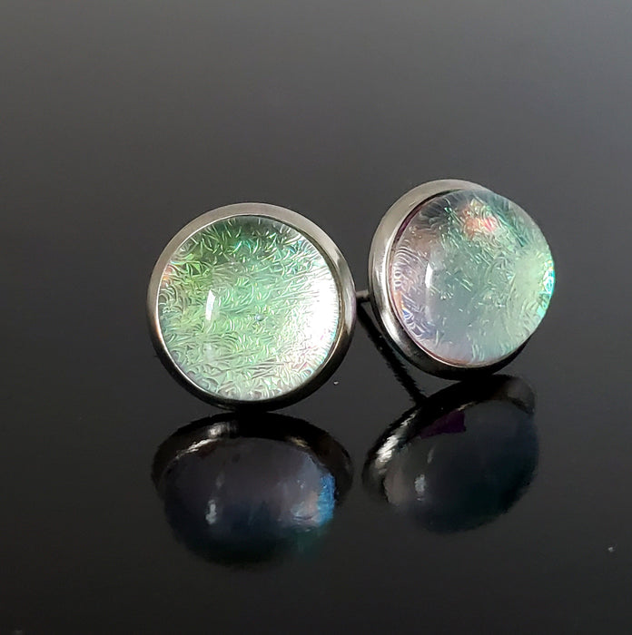 Boucles d'oreilles cabochon transparent vert-doré, en verre fusion - Bijoux Le fil d'Ariane