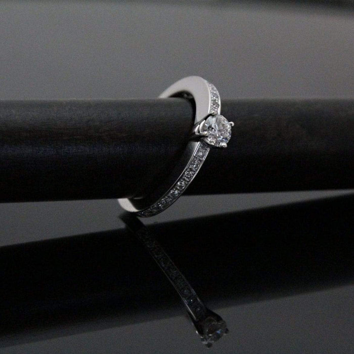 Alliance élégance en or blanc 18k et diamants