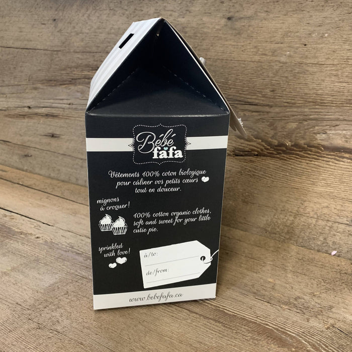 Ensemble chandail, pantalons à rayures roses, chapeau et bandana à motif de chats dormeurs