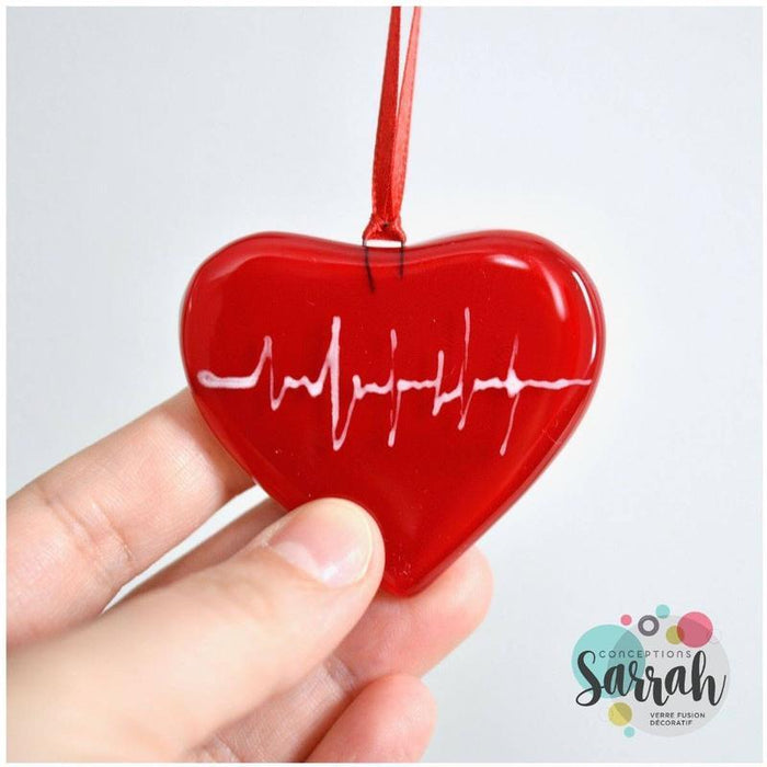 Boule de verre rouge en verre fondu en forme de coeur