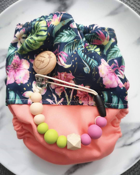 Duo couche lavable et attache suce fleurie